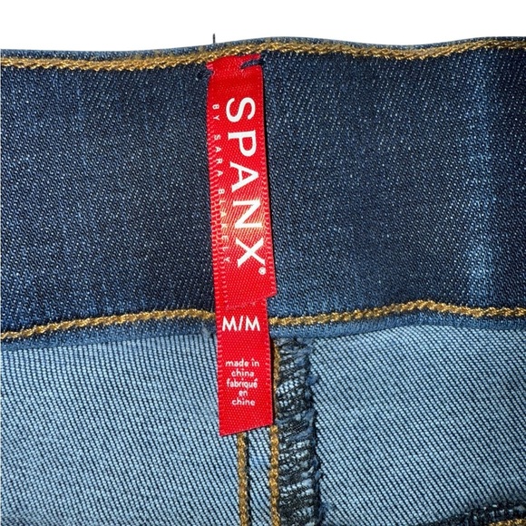 SPANX Women’s Denim Cropped Flare Raw Hem Pull-On Jeans - Medium Wash (Size M) - Picture 3 of 9